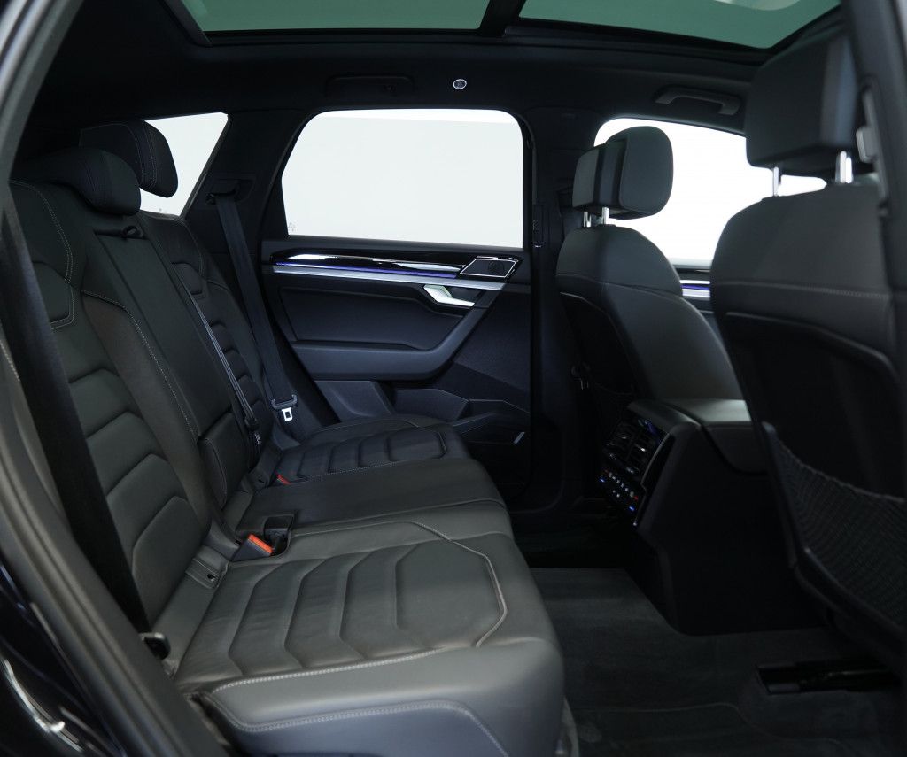Volkswagen Touareg 4.0 TDI DSG 4M R line - Samsaru's Car Outlet