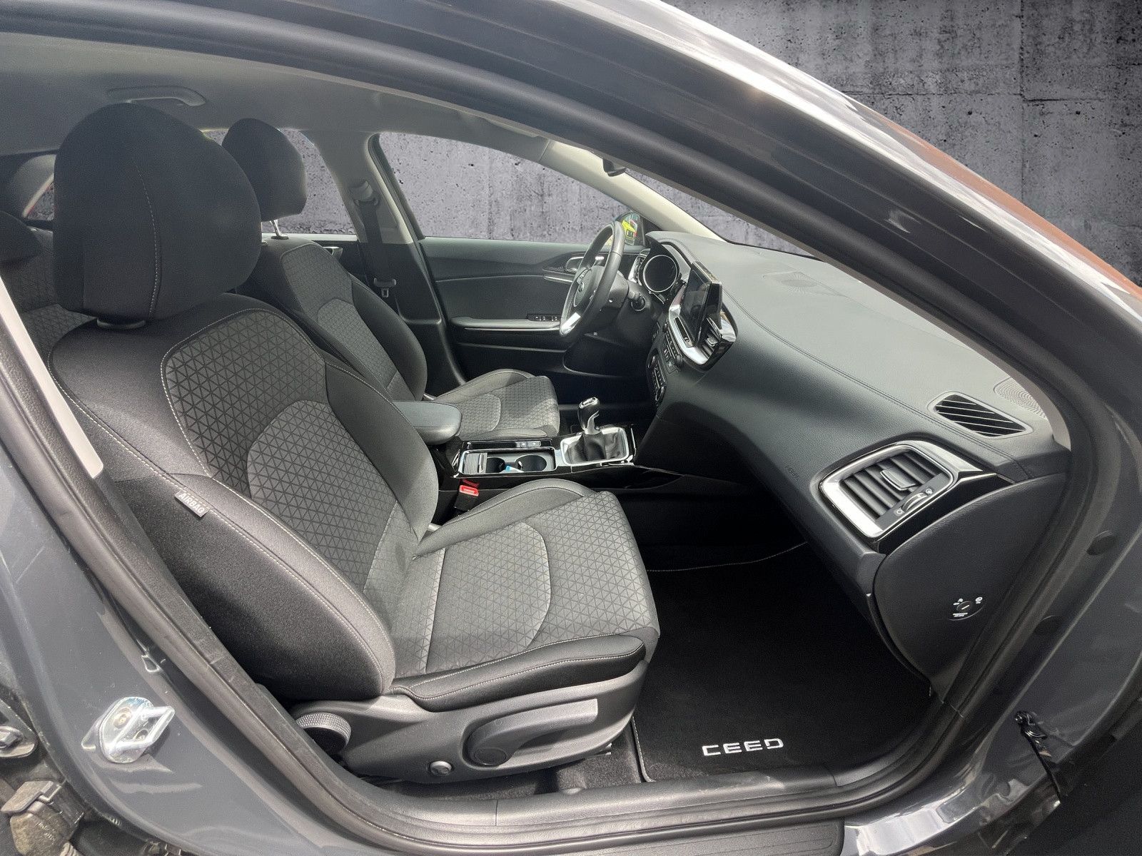 Kia Ceed 1.4 T-GDi Spirit - Samsaru's Car Outlet
