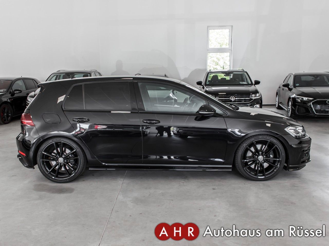 Volkswagen Golf VII Lim. R 4Motion - Samsaru's Car Outlet