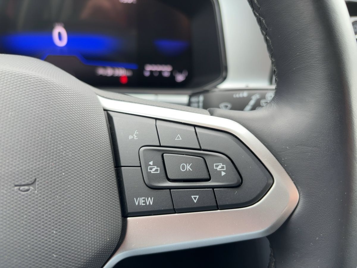 Volkswagen T-Roc 1.0 Life - Samsaru's Car Outlet
