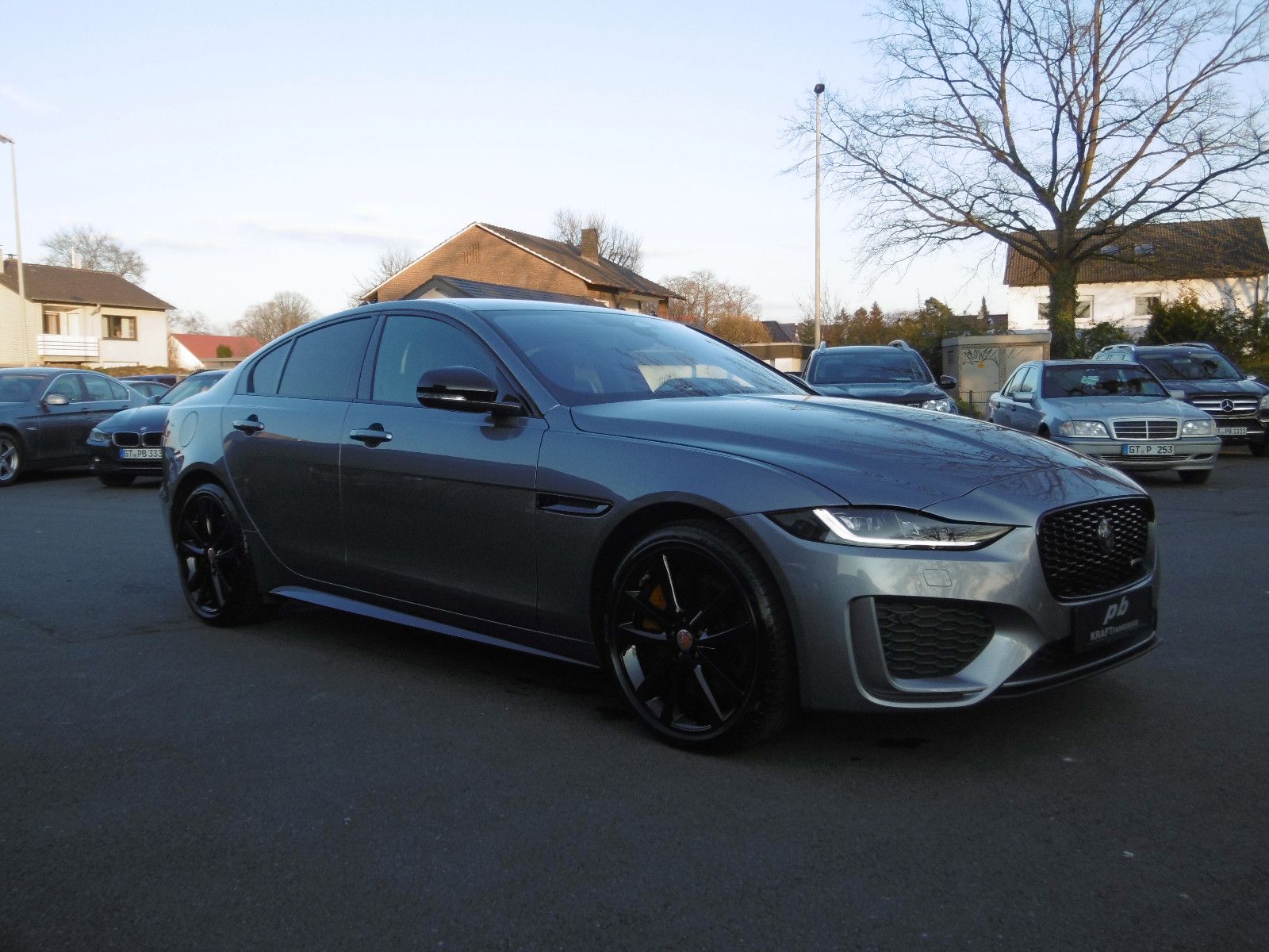 Jaguar XE R-Dynamic Black Edi. AWD AHK Leder el. Sitze