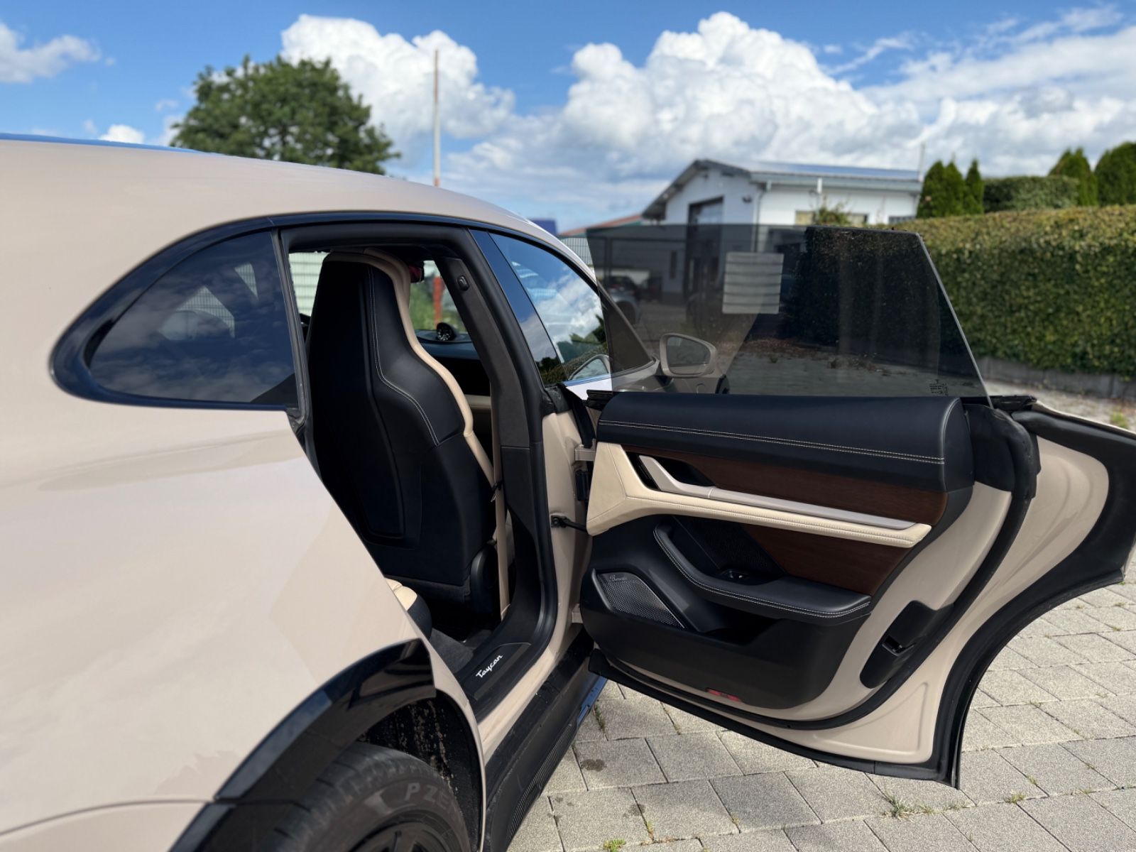 Porsche Taycan Cross Turismo Turbo S Exclusiv Manufaktur
