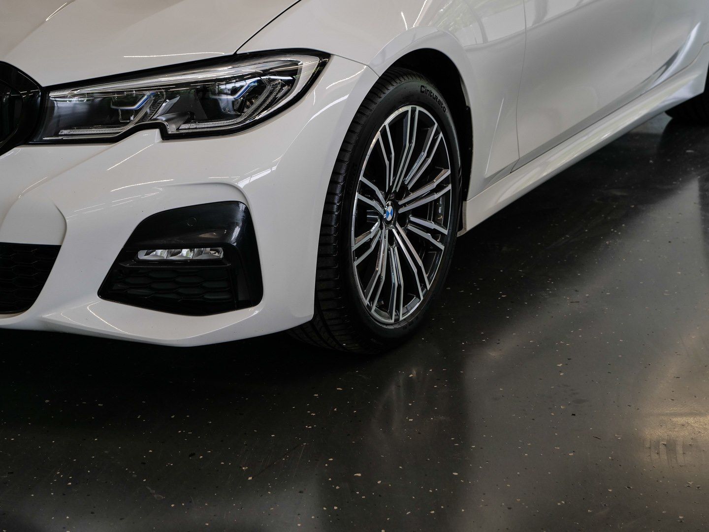 BMW 320d M-Sport Aut - Samsaru's Car Outlet