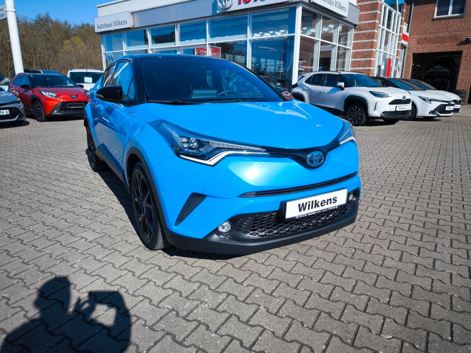 Toyota C-HR Hybrid Style Selection - Samsaru's Car Outlet