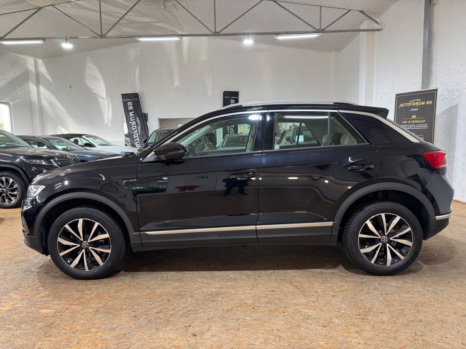 Volkswagen T-Roc Style 1.5 TSI - Samsaru's Car Outlet