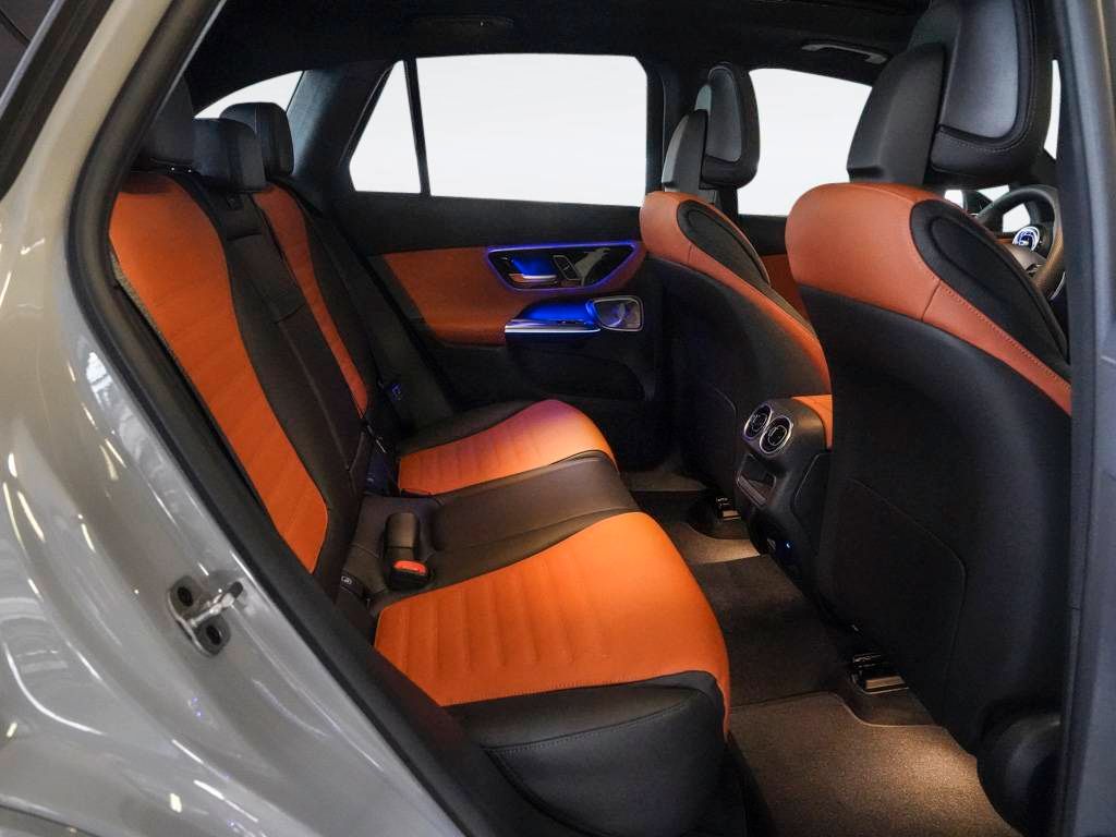 Mercedes-Benz GLC 300 AMG-NIGHT-DISTRONIC-PANO-AHK-UVP 96.400,