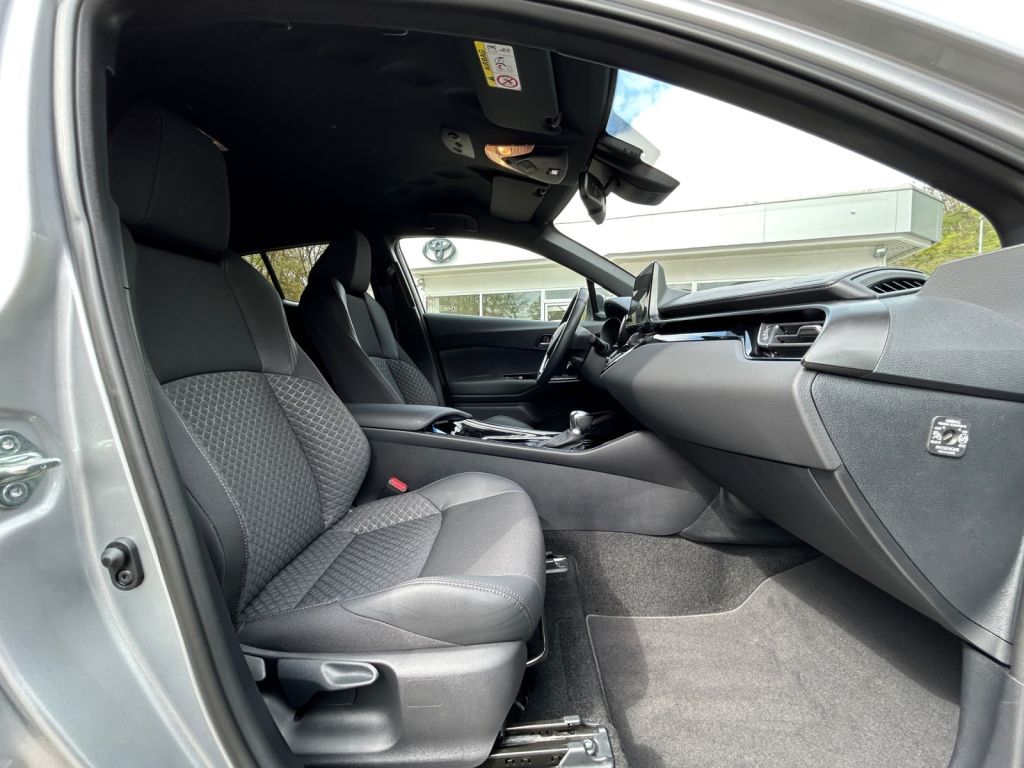 Toyota C-HR 2.0 Hybrid - Samsaru's Car Outlet