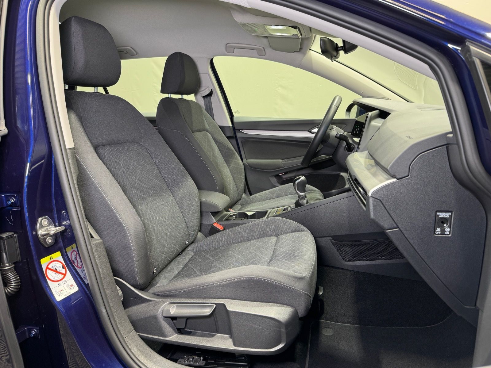 Volkswagen Golf Life 1.0 TSI - Samsaru's Car Outlet