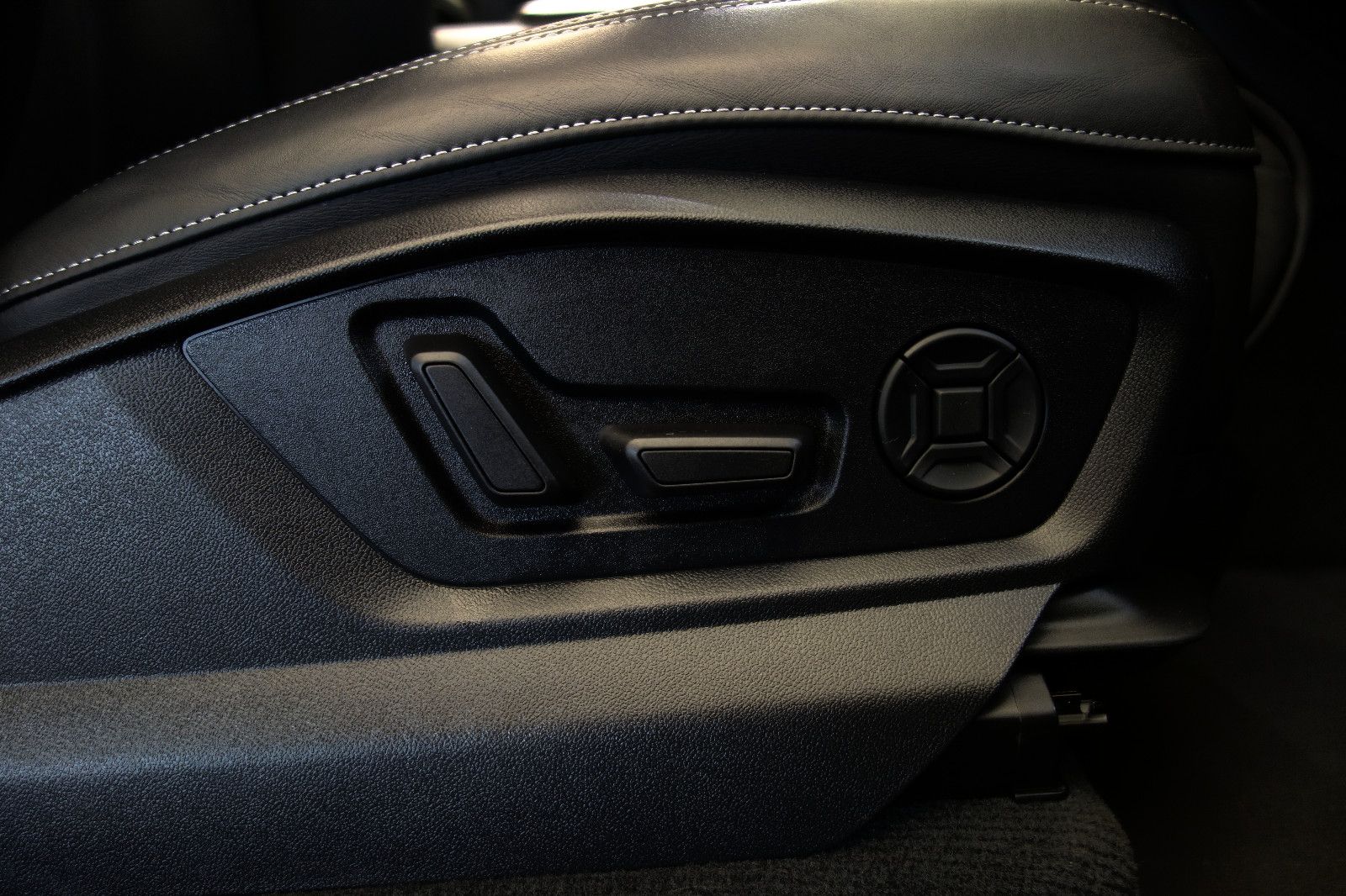 Audi Q7 50 TDI quattro S LINE BLACK+360°+PDACH+7SITZE