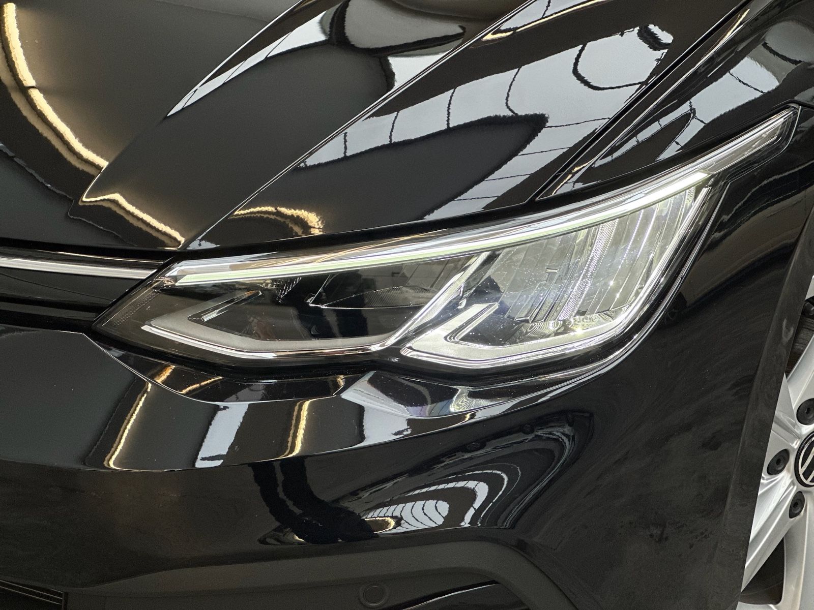 Volkswagen Golf 1.5 TSI Life - Samsaru's Car Outlet