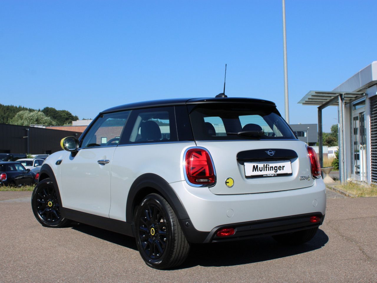MINI Cooper SE Classic - Samsaru's Car Outlet