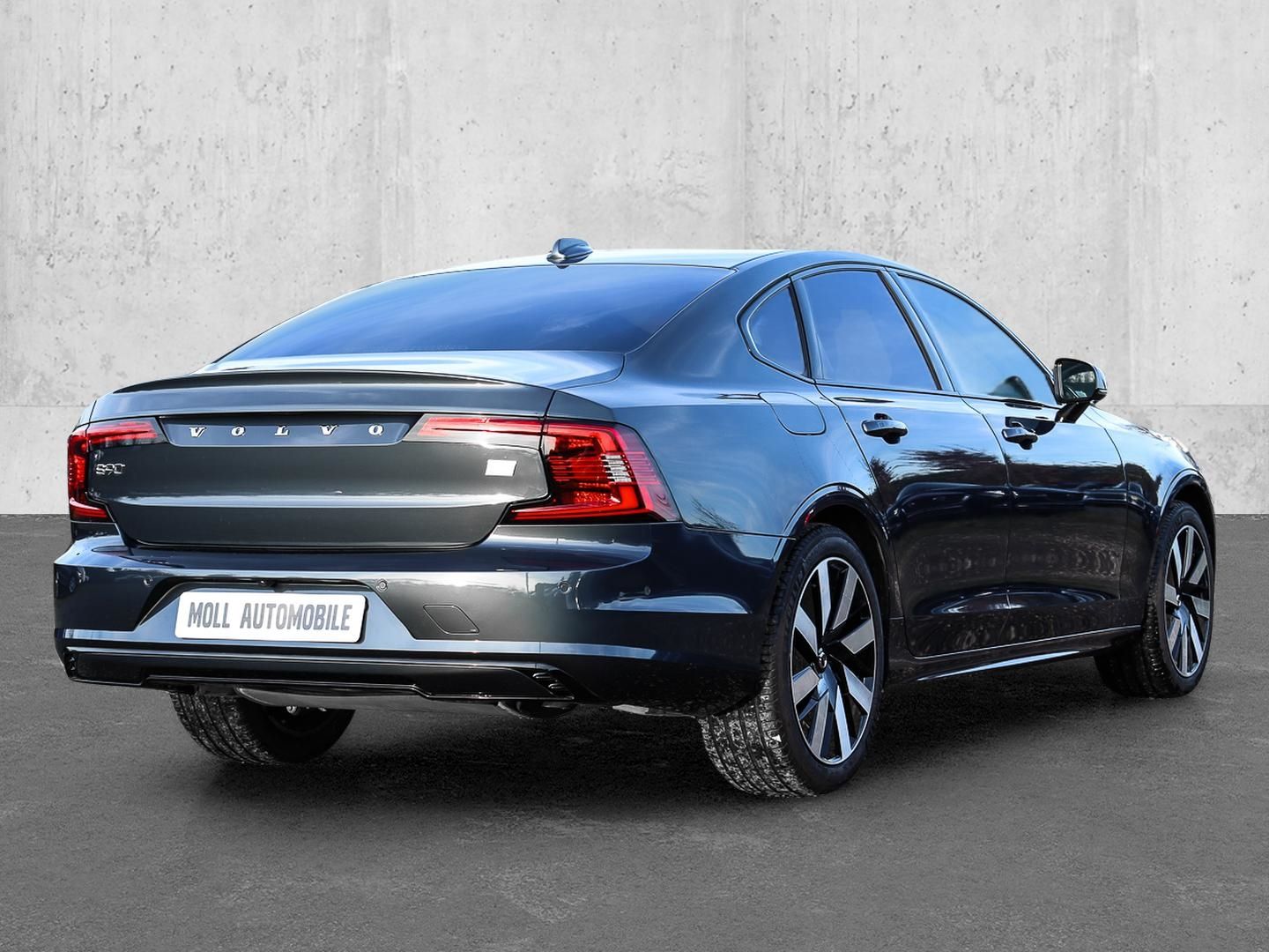 Volvo S90 Plus Dark Recharge Plug-In Hybrid AWD StandH
