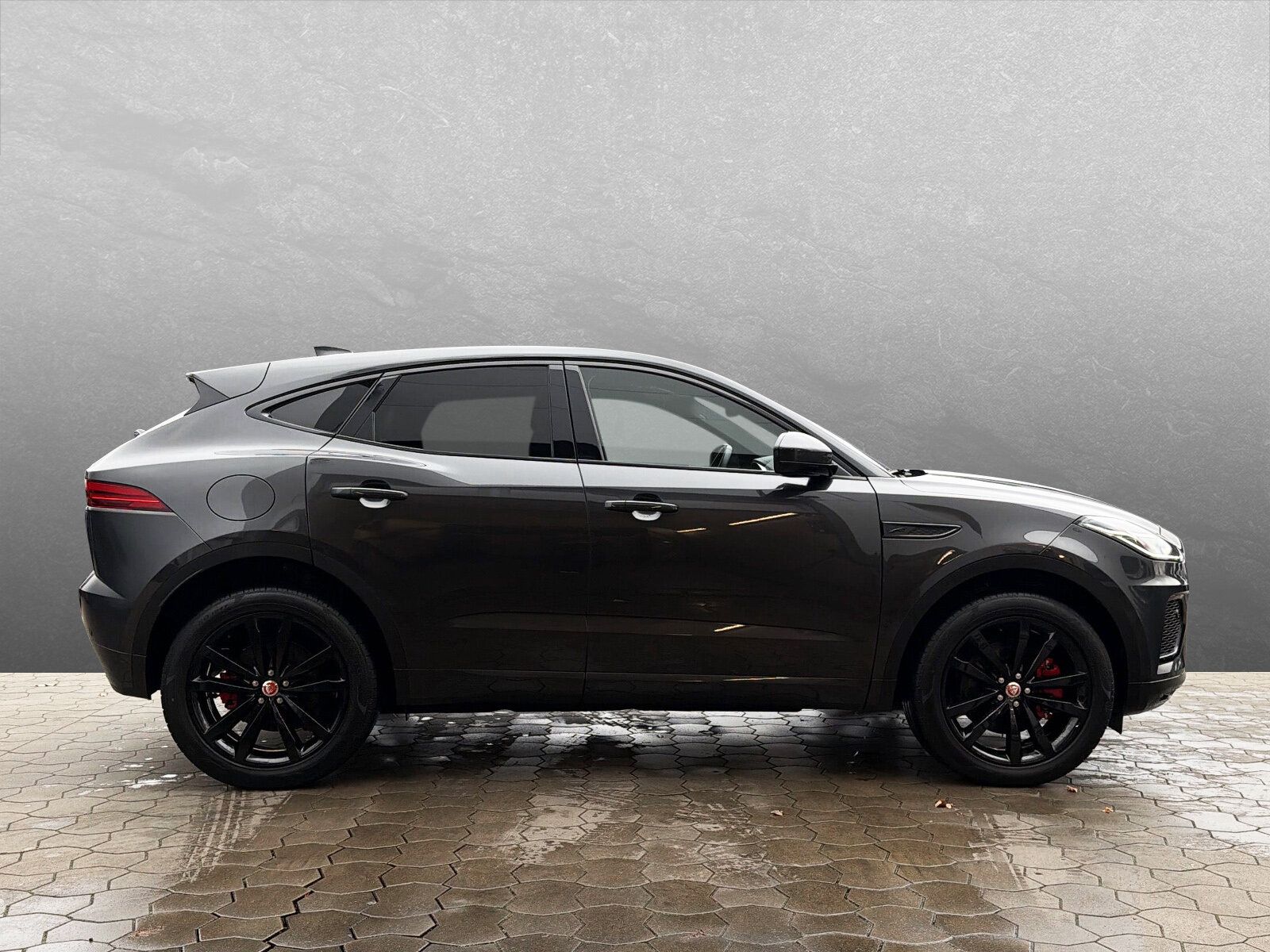 Jaguar E-Pace P300e R-Dyn.SE *Plug-in*20"AHK Black-Pack