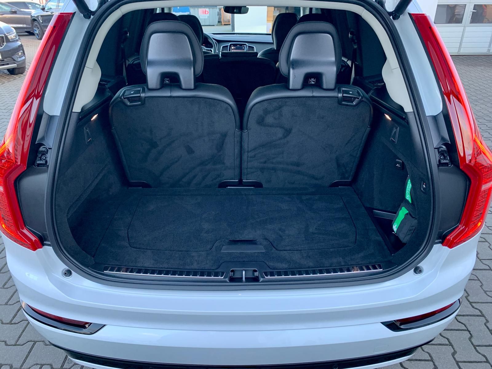 Volvo XC90 B5 AWD Plus Dark 360 AHK PANO STDHZ