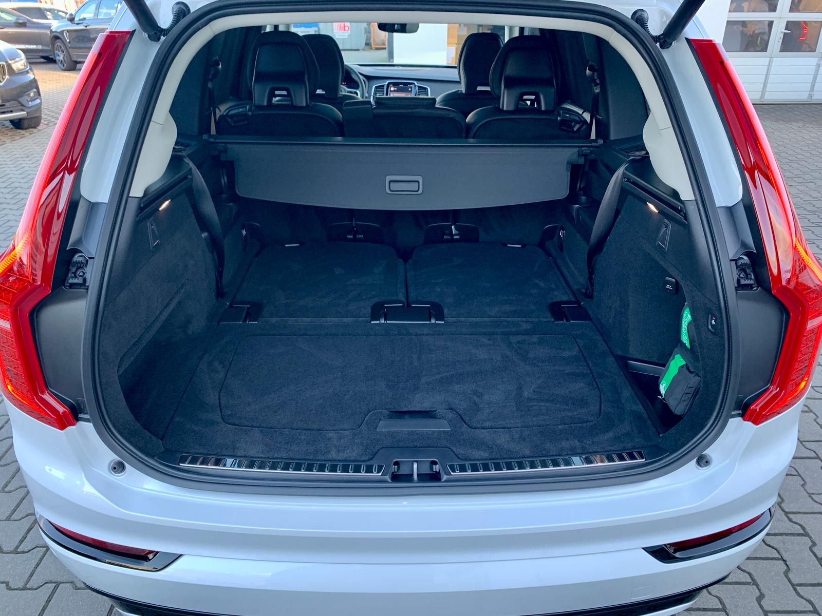 Volvo XC90 B5 AWD Plus Dark 360 AHK PANO STDHZ