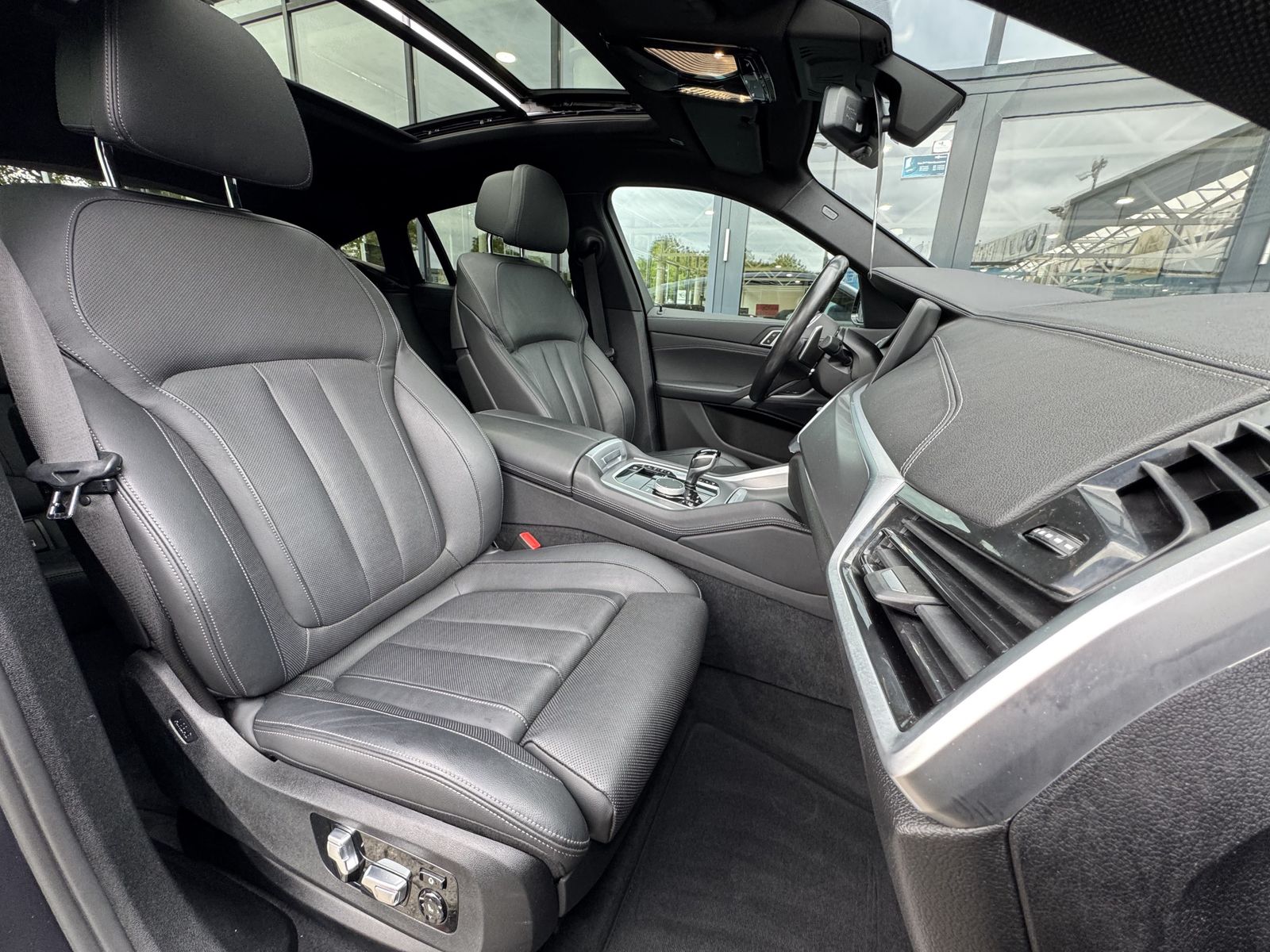 BMW X6 xDrive30d M Sport AHK PANO LASER Sitzklima