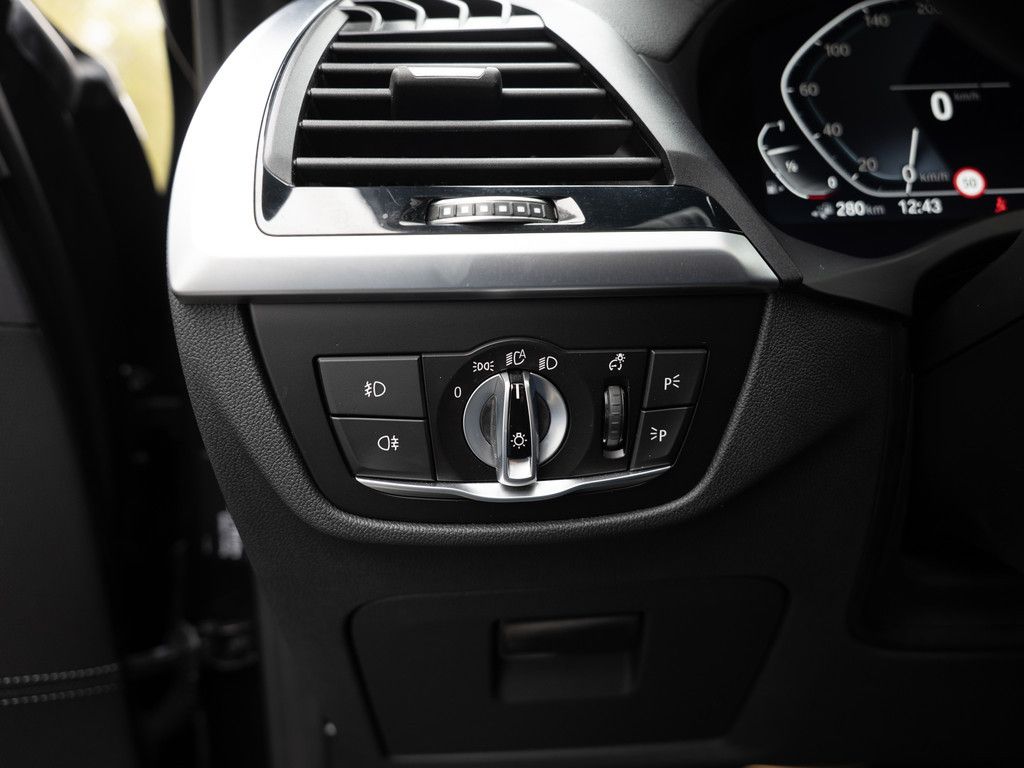 BMW X3 xDrive 30e M-Sportpaket - Samsaru's Car Outlet