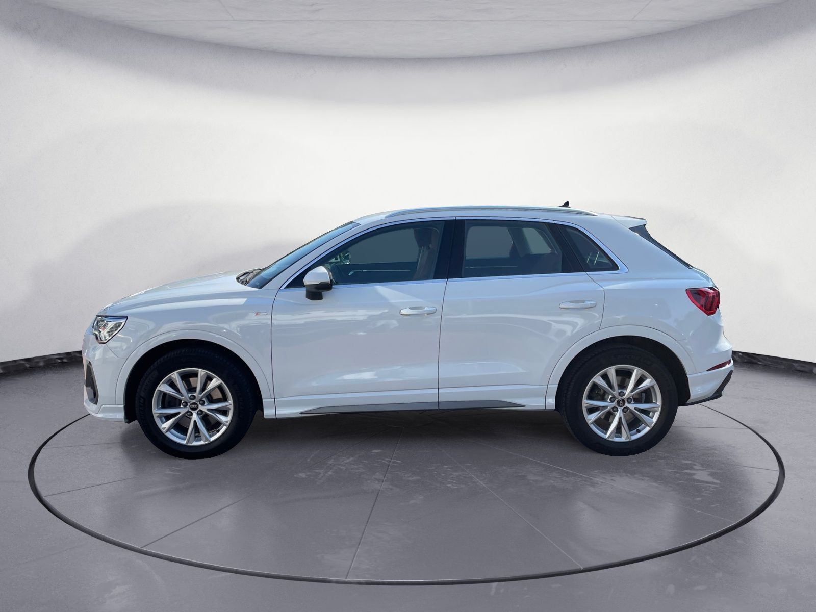 Audi Q3 40 TDI quattro S-line - Samsaru's Car Outlet