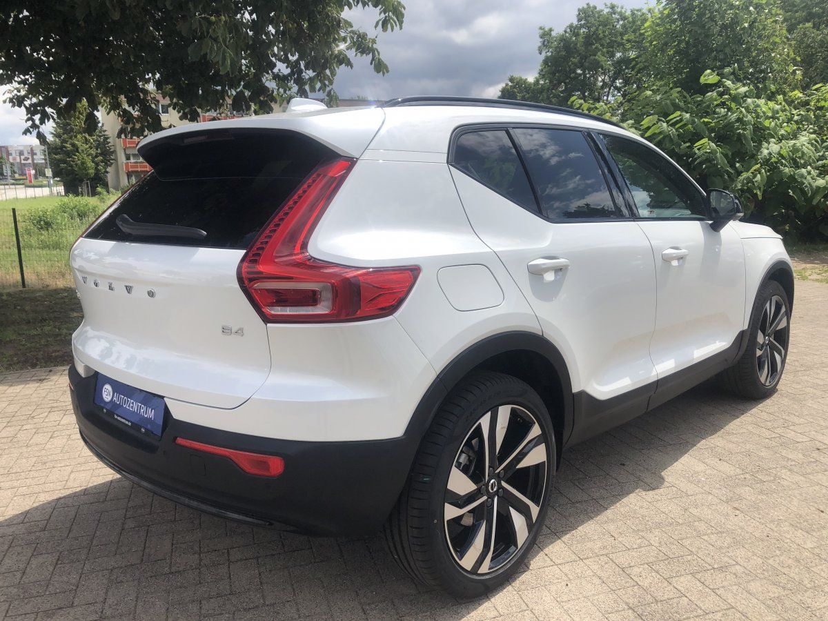 Volvo XC40 B4 Plus Dark - Samsaru's Car Outlet