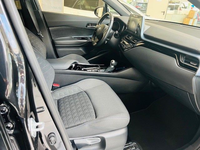 Toyota C-HR 2.0l Hybrid - Samsaru's Car Outlet