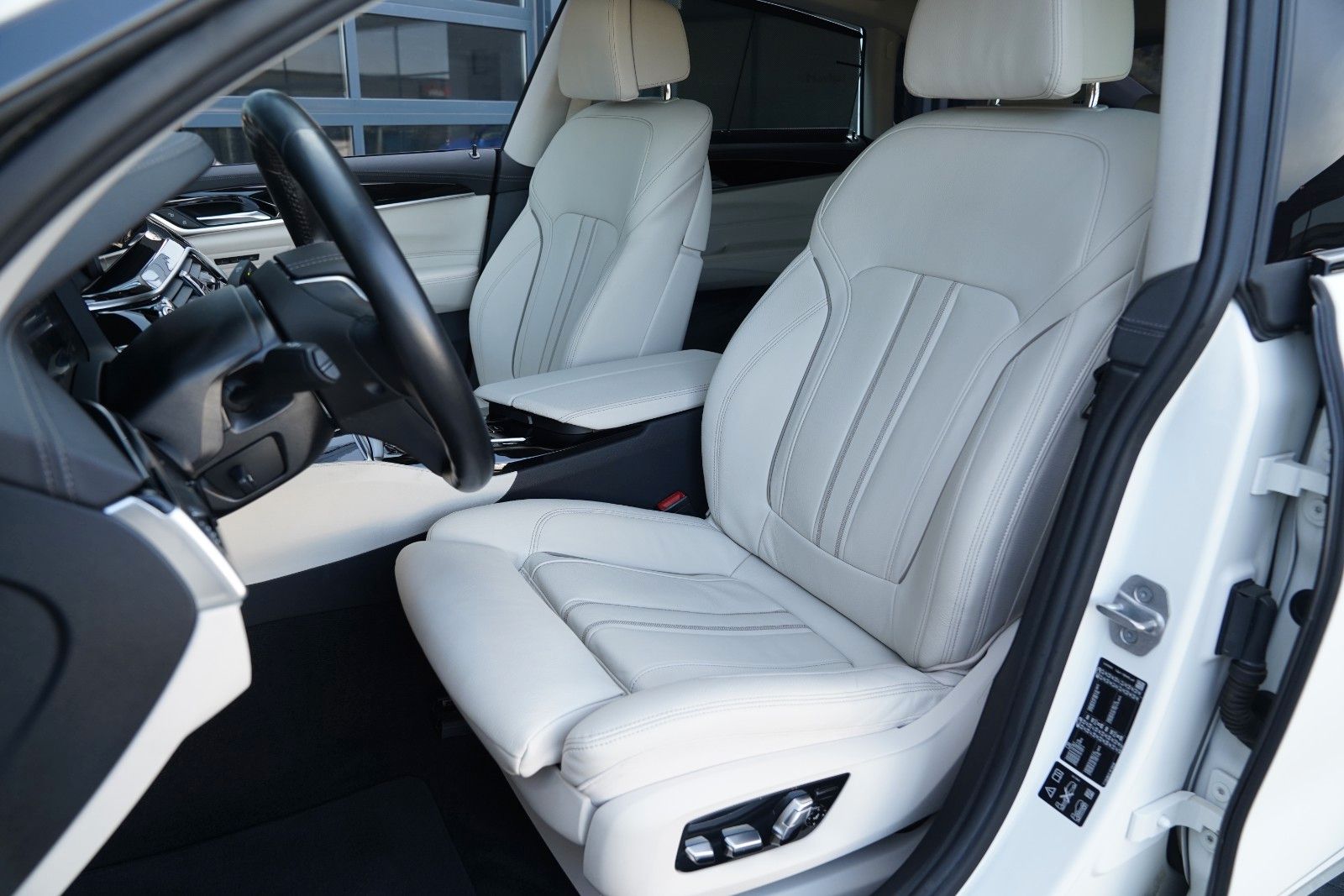 BMW 640 GT xD Luxury Luft-Laser-Pano-ACC-360-TV-StaH