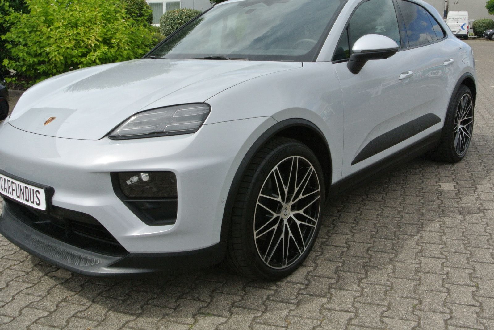 Porsche Macan E - Samsaru's Car Outlet
