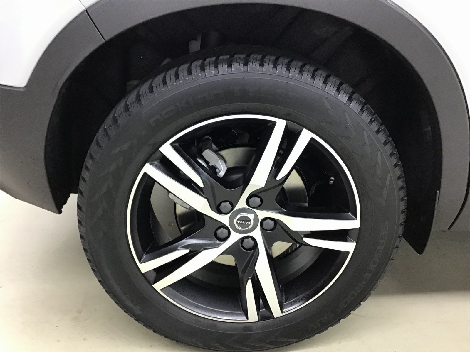 Volvo XC40 B4 Benzin R-Design - Samsaru's Car Outlet