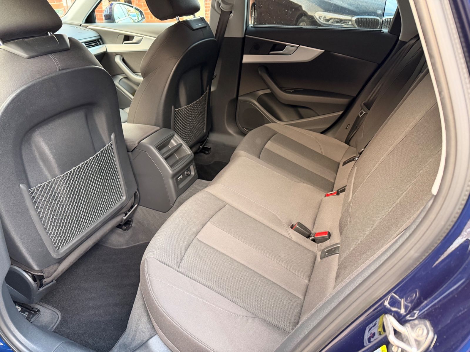 Audi A4 Avant 40 TDI quattro*AHK/HEAD-UP/KAMERA/SHZ*