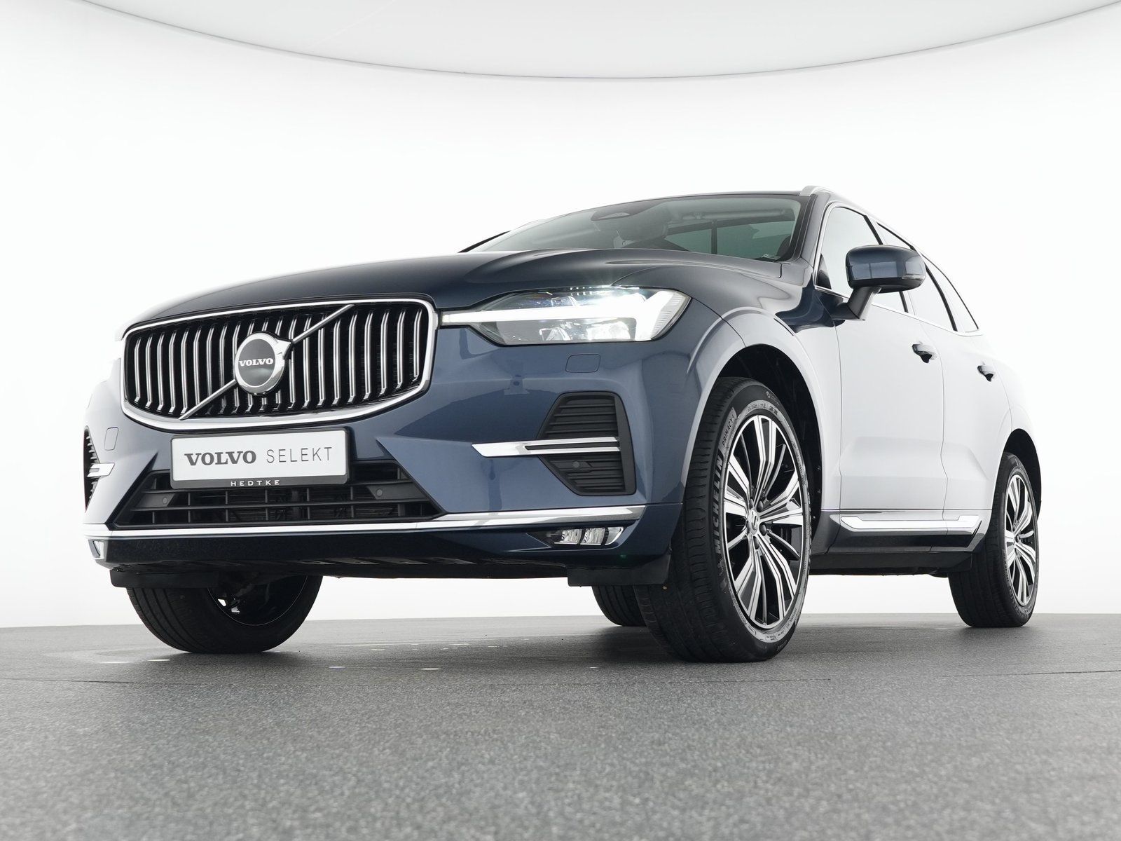 Volvo XC60 B5 AWD Ultimate Bright SONDERFINANZ: 1,99%*