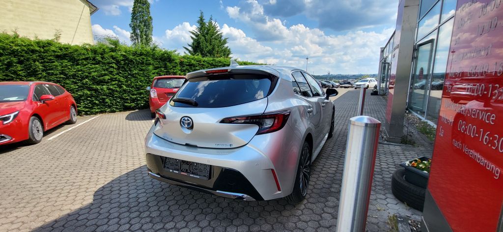 Toyota Corolla 1.8 Hybrid - Samsaru's Car Outlet