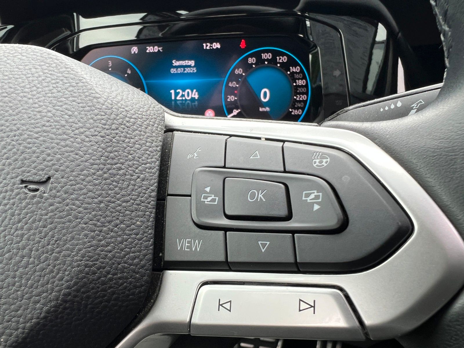 Volkswagen Golf VIII 2.0TDi DSG - Samsaru's Car Outlet