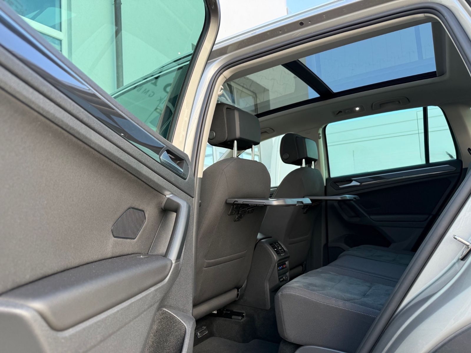 Volkswagen Tiguan Highline 4Motion - Samsaru's Car Outlet