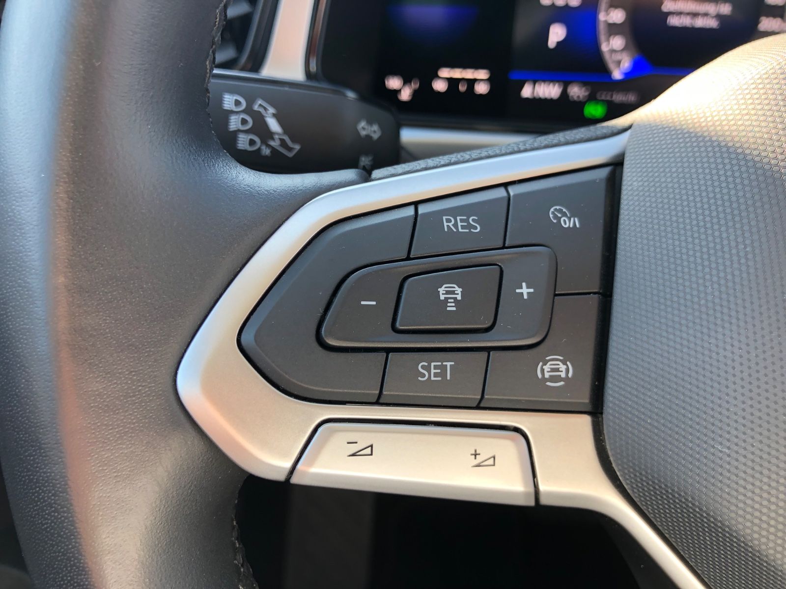 Volkswagen T-Roc Life - Samsaru's Car Outlet