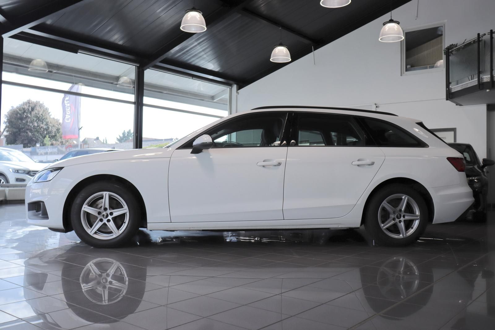 Audi A4 Avant 2.0 TDI Stronic - Samsaru's Car Outlet