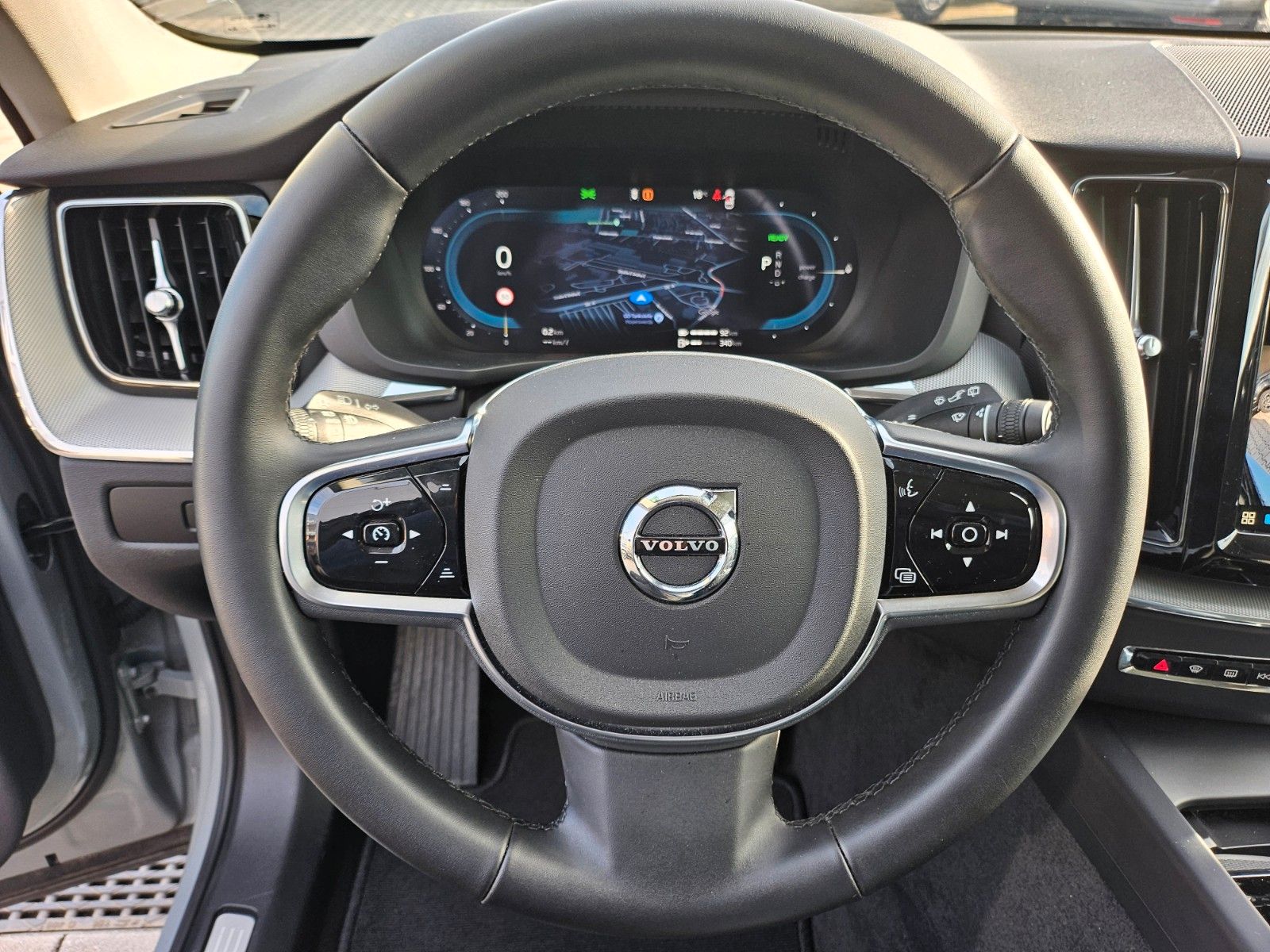 Volvo XC60 Plus Dark Recharge Plug-In Hybrid AWD