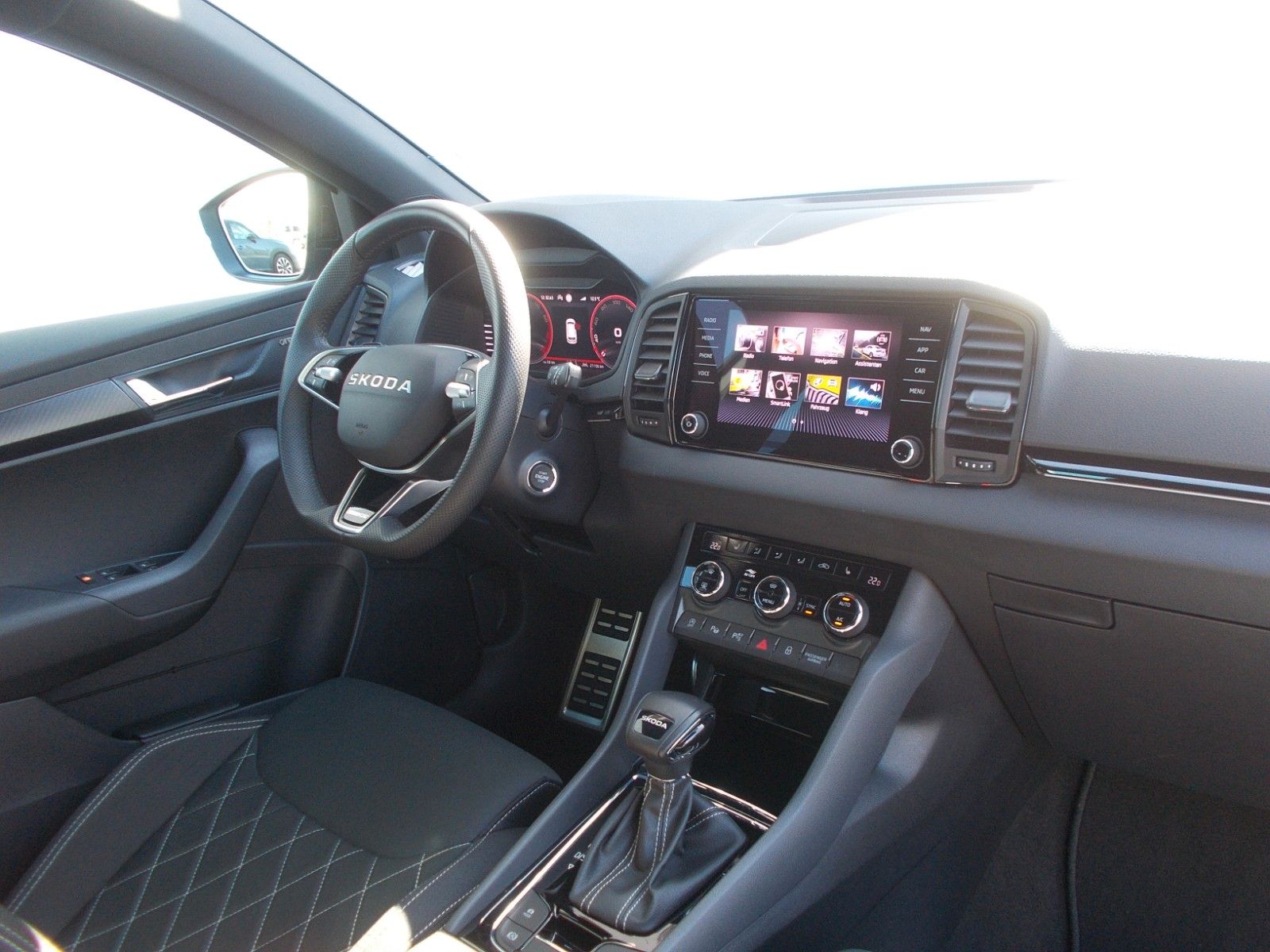 Skoda Karoq  1.5 TSI Sportline*DSG*Navi*LED *360° *AHK