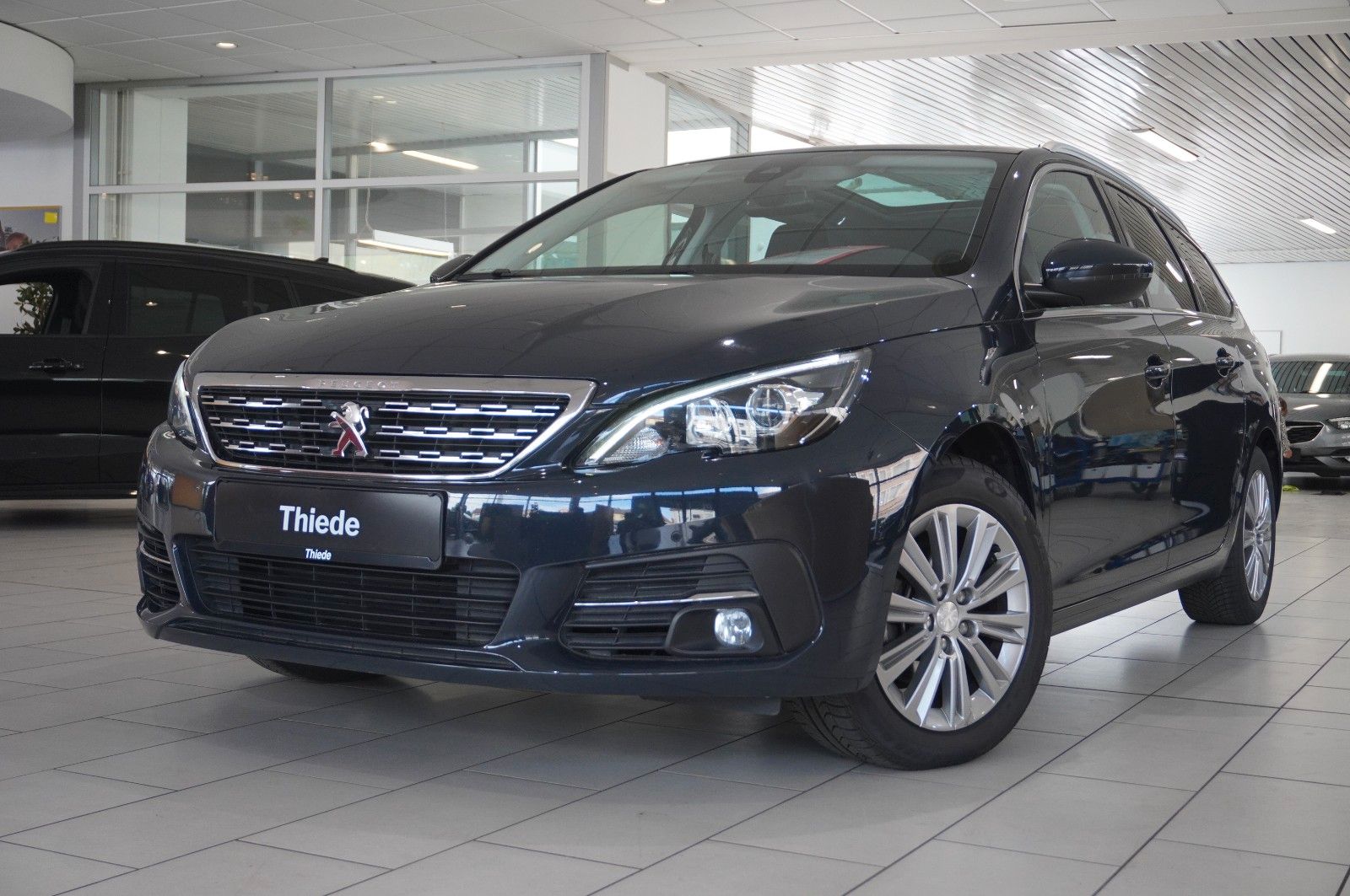 Peugeot 308 SW 1.5D ALLURE - Samsaru's Car Outlet