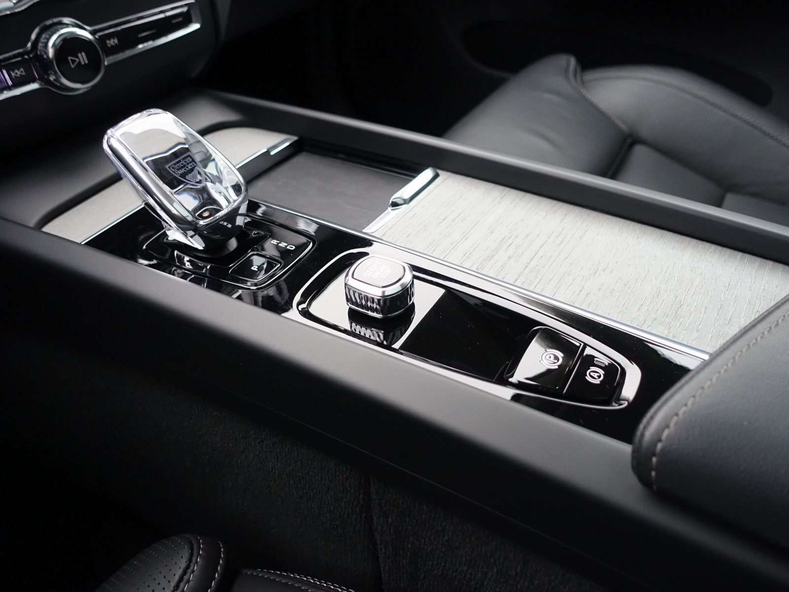 Volvo XC60 Ultra T8 AWD/Massage/Pano/360°/B&W/AHK