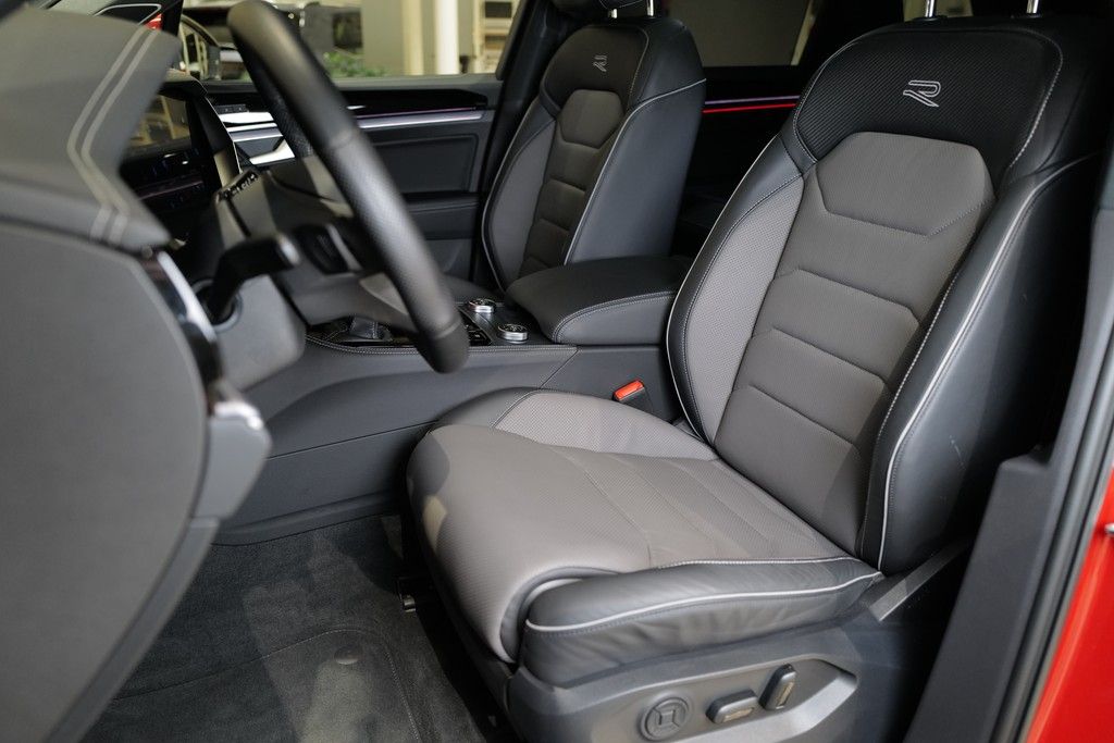 Volkswagen Touareg 3.0TDI R-Line - Samsaru's Car Outlet