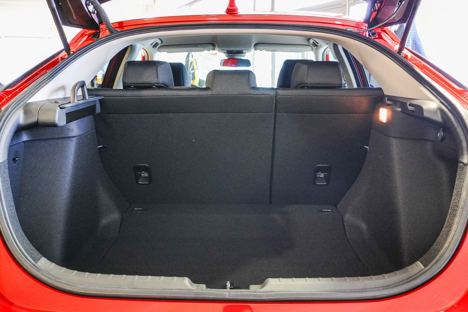 Honda Civic e:HEV 2.0 i-Hybrid e-CVT ELEGANCE Ganzjahr