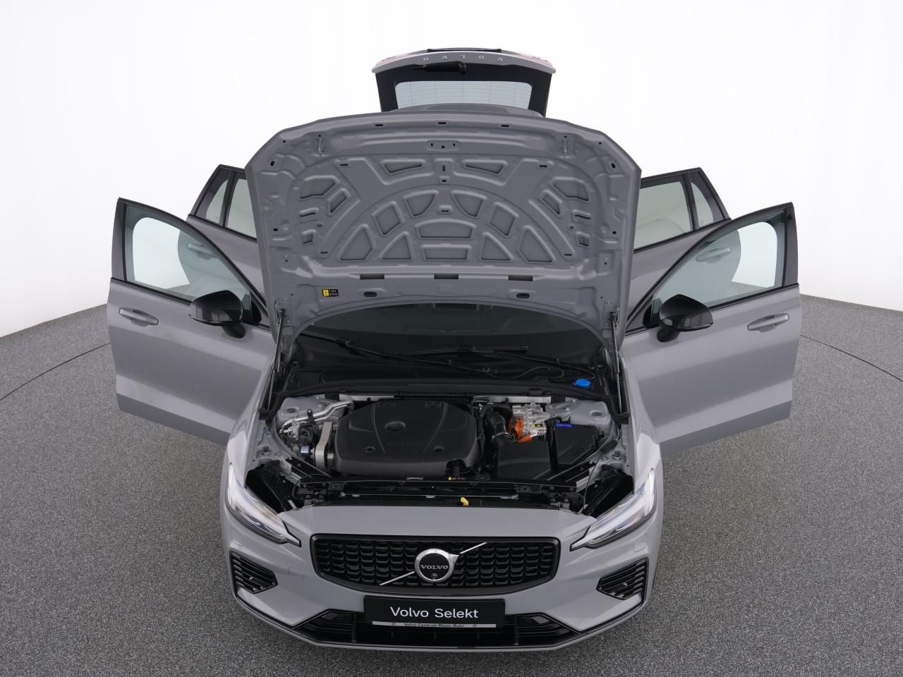 Volvo V60 T6 Recharge AWD PlusDark+AHK+PANO+360°+LM 19