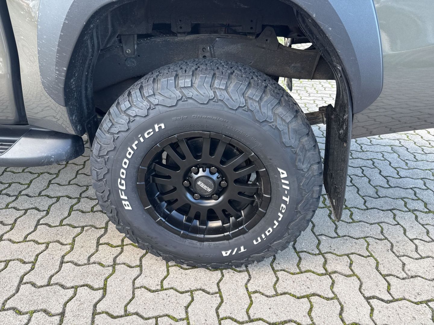 Toyota Hilux 2.8 D-4D Double Cab Invincible 4x4 BFGoodr