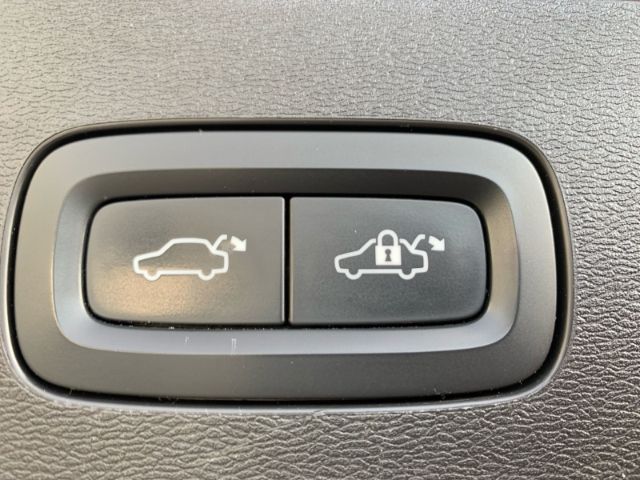 Volvo V60 T6 AWD Plus Dark gr.Reichweite Abstandstemp.