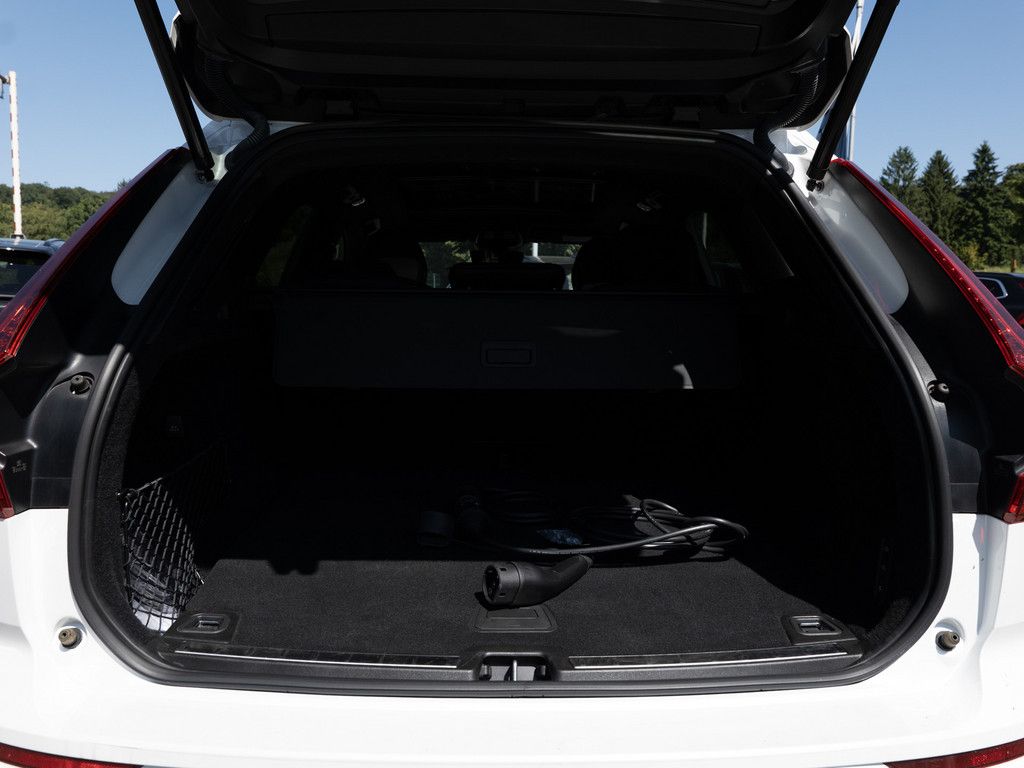 Volvo XC60 T8 AWD R Design FACEL. LED AHK 360° PANO