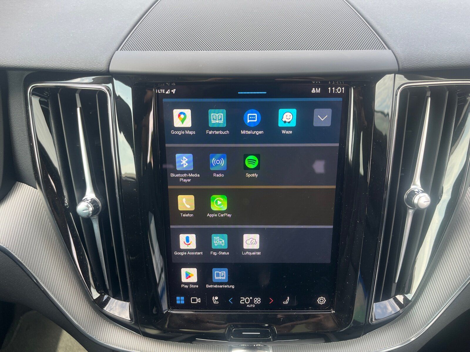 Volvo XC60 T6 Hybrid AWD Plus Dark *AHK*360°K+NAVI*