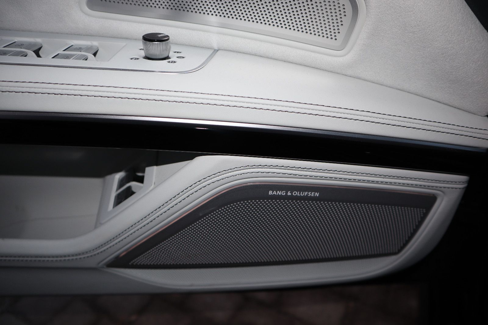 Audi A8L 60 TFSIe lang exclusive - Samsaru's Car Outlet