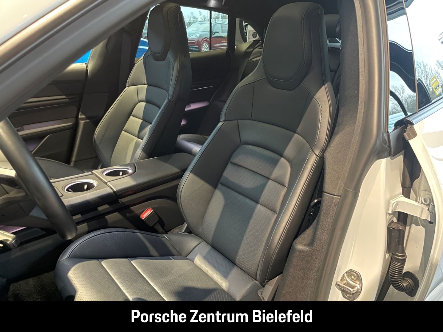 Porsche Taycan 4 Cross Turismo Panorama Surround-View