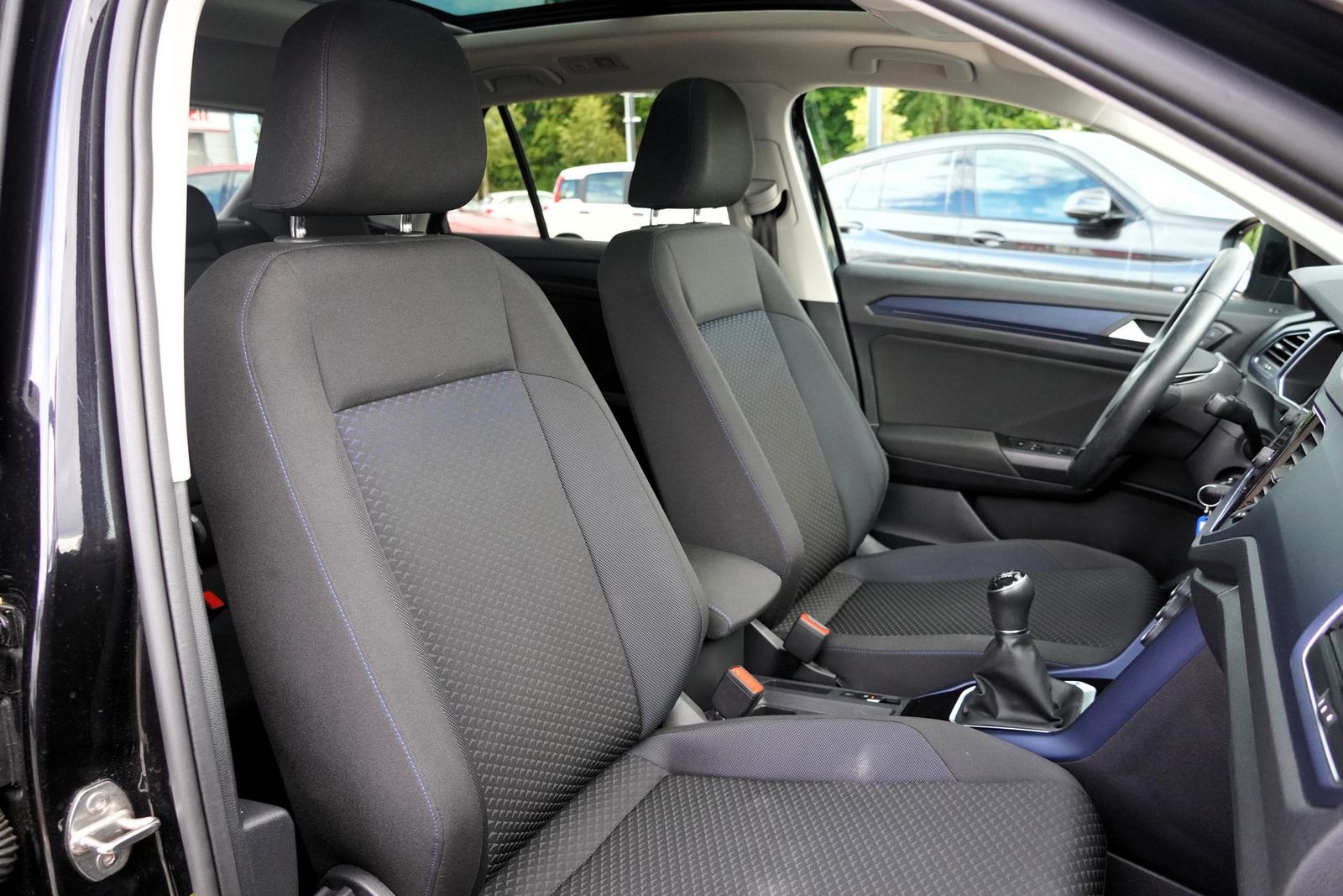 Volkswagen T-Roc 1.0 TSI United - Samsaru's Car Outlet