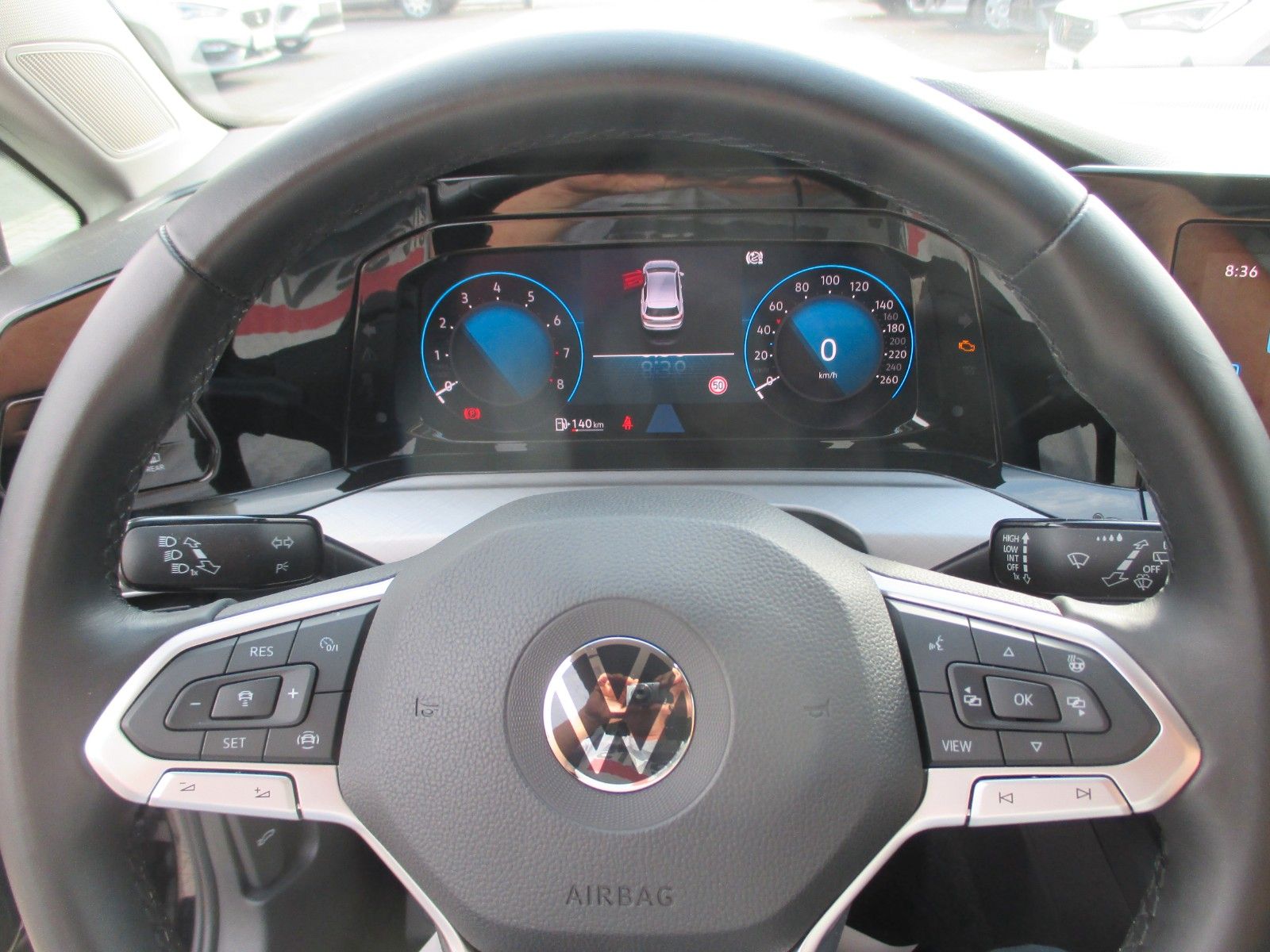 Volkswagen Golf 8 1.5 TSI Life - Samsaru's Car Outlet