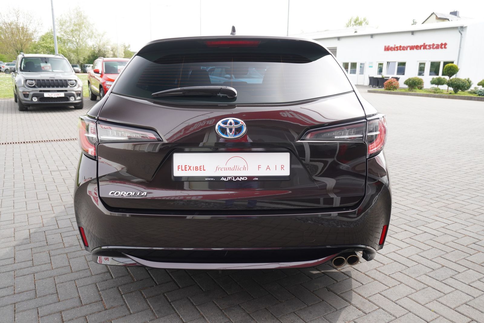 Toyota Corolla 2.0 Hybrid Lounge - Samsaru's Car Outlet